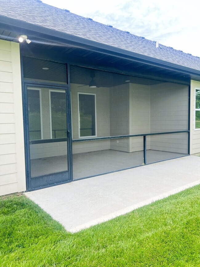 Building Photo - 808 Napa Dr