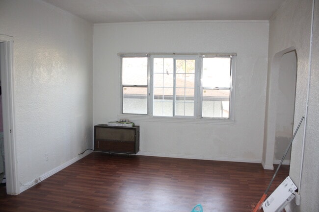 Building Photo - 606 Occidental N Blvd