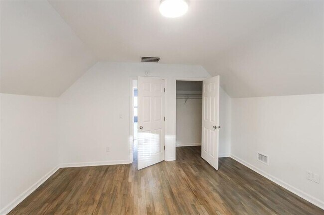 Building Photo - 1070 4th St NW