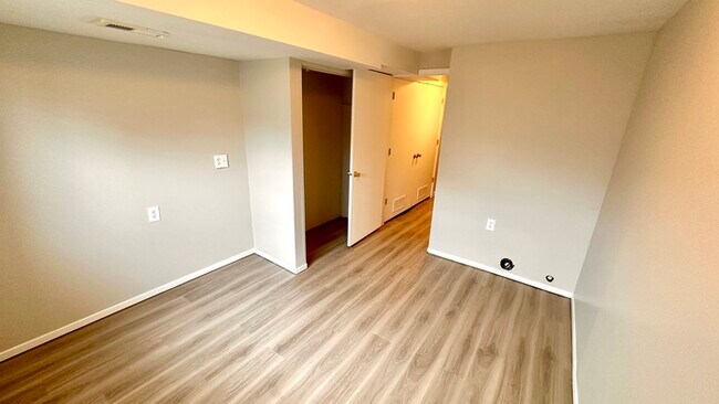 Building Photo - Remodeled 4 Bedroom Townhome!