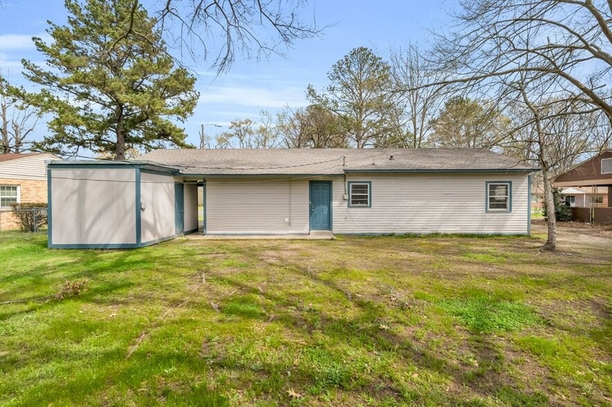 Building Photo - 137 Poplar St