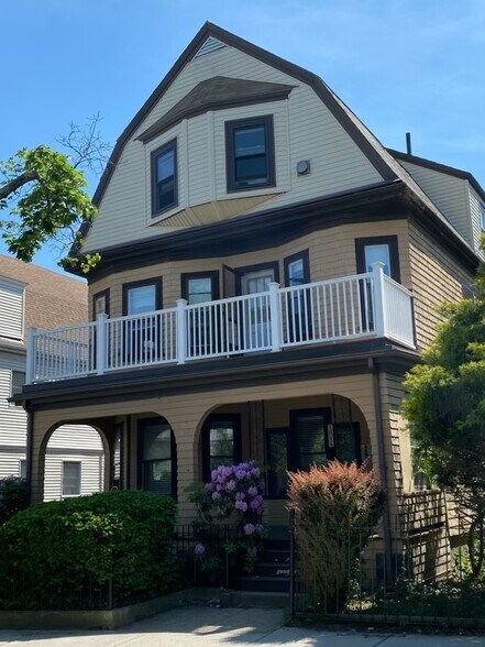 Building Photo - 1044 Broadway