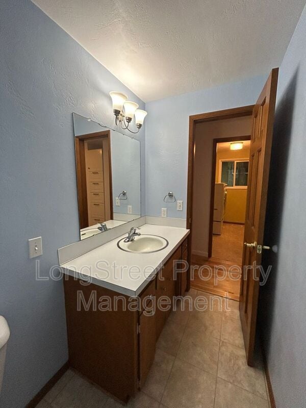 Building Photo - 3325 NW Circle Blvd