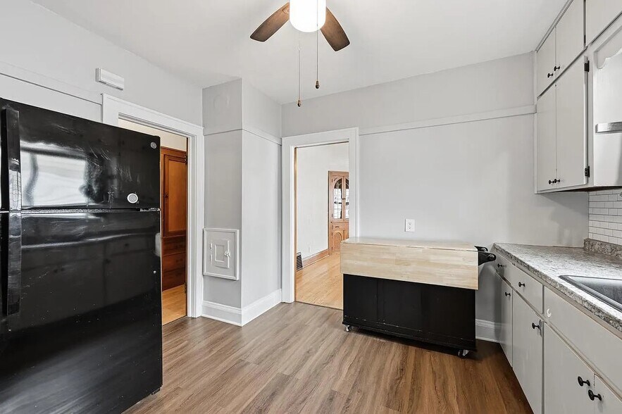 Building Photo - 3307 S Springfield Ave
