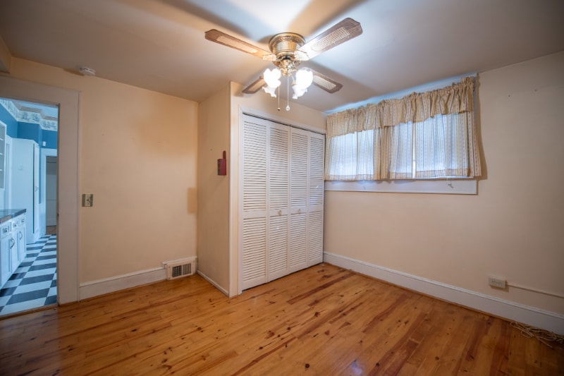 Building Photo - 209 W 1st St