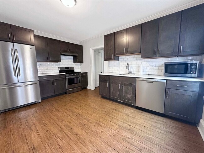 Building Photo - 193 Florence St