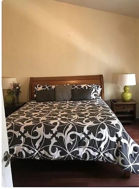 Master room - 108 Locustberry Ln