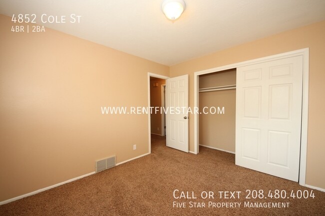 Building Photo - 4852 Cole St