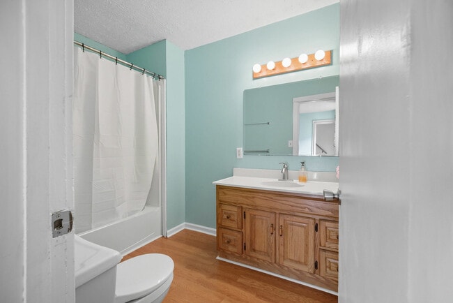 Building Photo - 408 River Ln