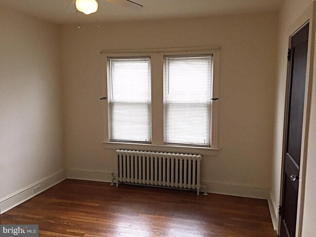 Building Photo - 721 Mayflower Ave
