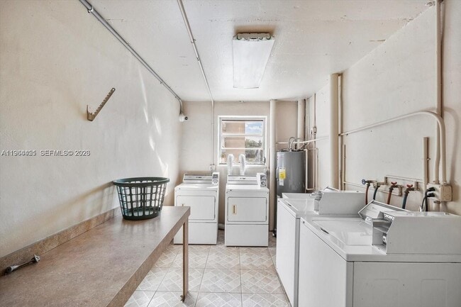 Building Photo - 609 NE 14th Ave