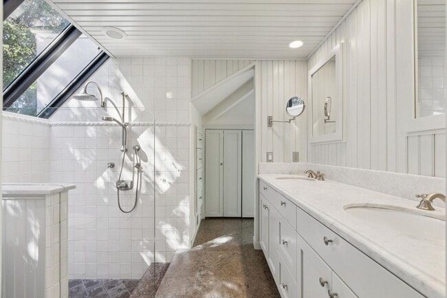 Building Photo - Beautifully Appointed Atherton Estate with...