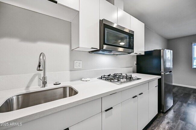 Building Photo - 3025 N 32nd St