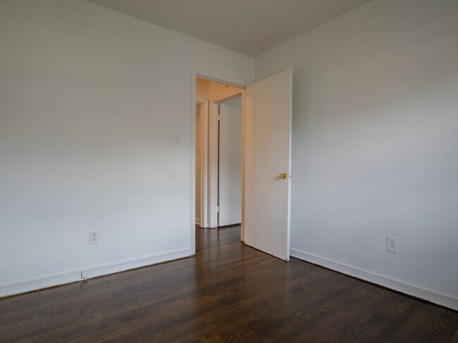 Building Photo - Charming 3BR Brick Ranch