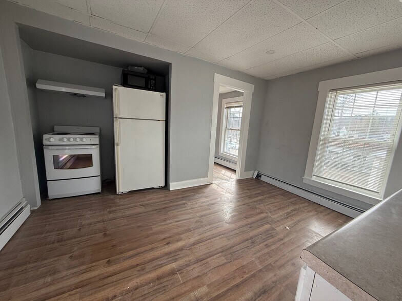 Building Photo - 181 Main St