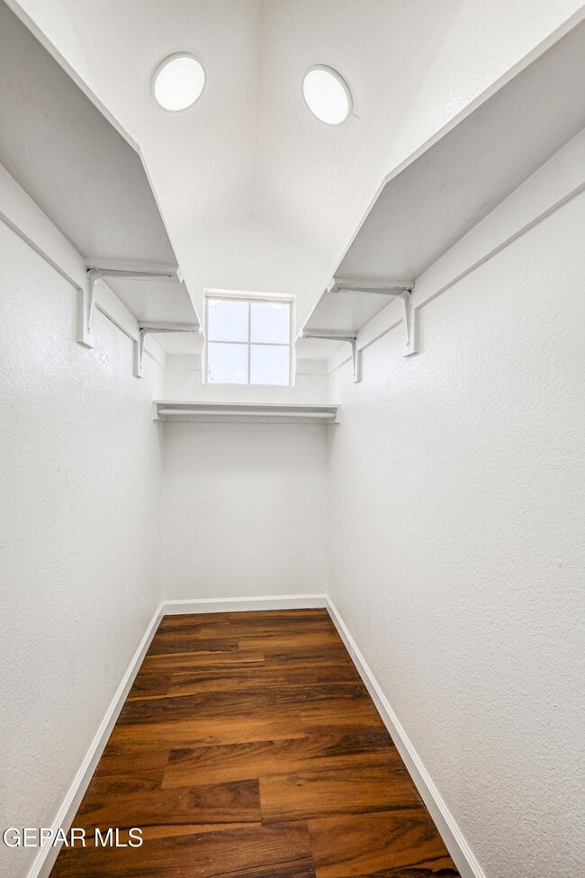 Building Photo - 7600 Plaza Redonda Dr