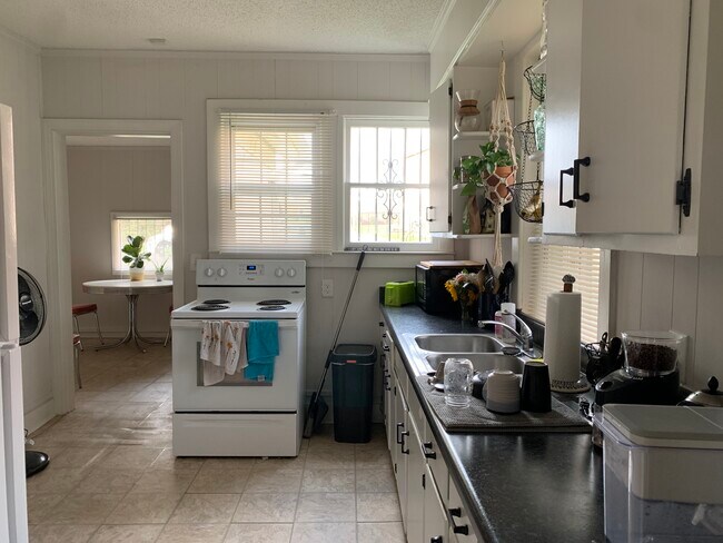 Building Photo - 513 19th Ave N