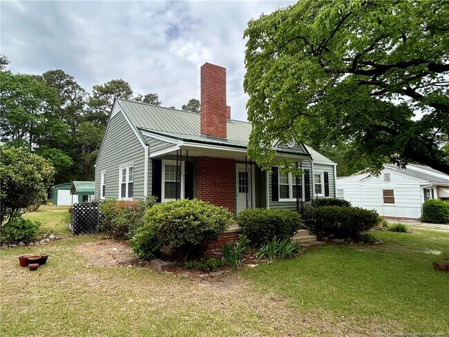 Building Photo - 211 N Roberts St