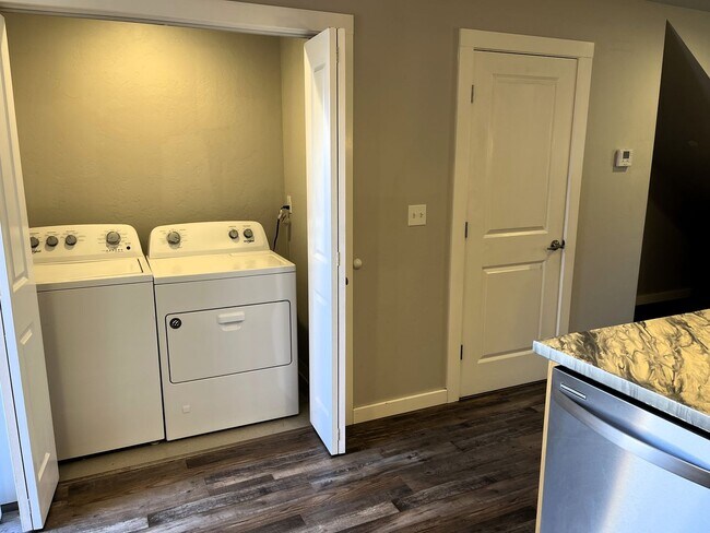 Building Photo - (1X) 1492-1498 Rohnerville [PRM: Henry]