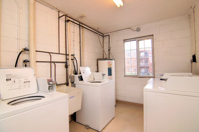 Building Photo - 1073 Paragon Ct