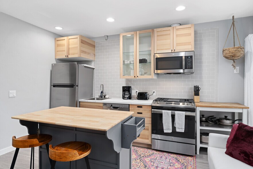 Building Photo - 2644 33rd St