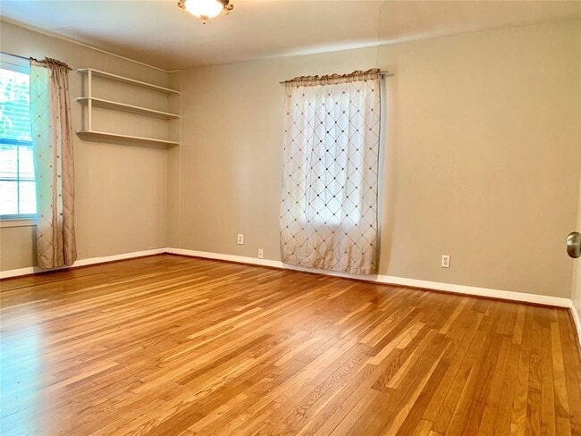 Building Photo - 8318 Highcrest Dr