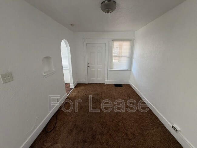 Building Photo - 521 21st St