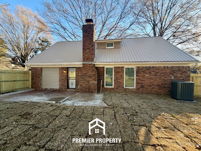 Building Photo - 3875 Earlynn Dr