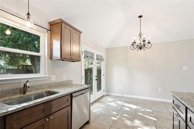 Building Photo - 530 Northshore Ln