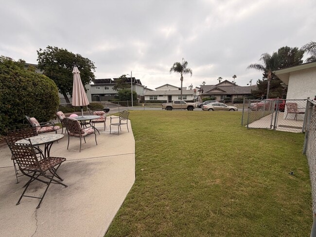 Building Photo - Two Bedroom Cypress Apartment For Rent-Includes One Car Garage!