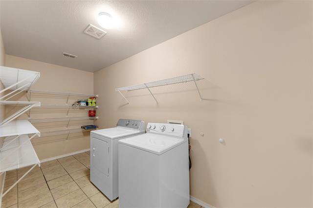 Building Photo - 2805 Lake Terrace Dr