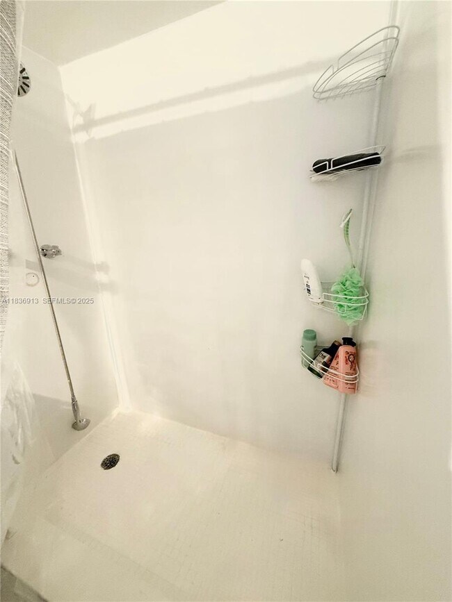 Building Photo - 1833 S Ocean Dr