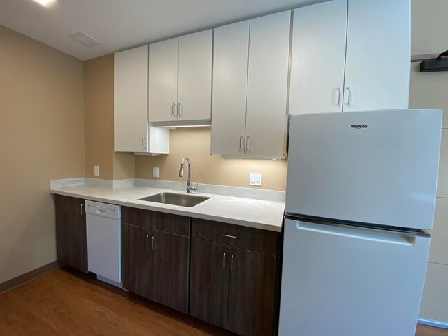 Building Photo - 83 Hanover St