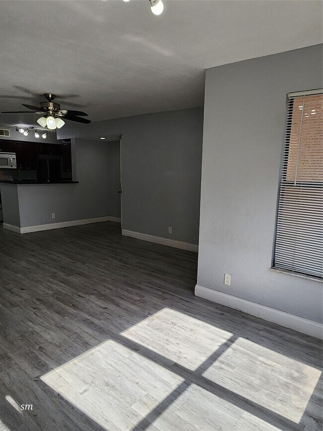 Building Photo - 2736 S University Dr