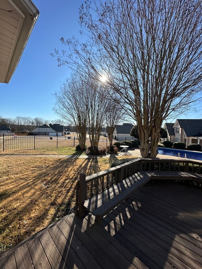 Building Photo - Elegant 4 BR w/POOL MAINTENANCE INCLUDED near Cherokee Valley Golf Club