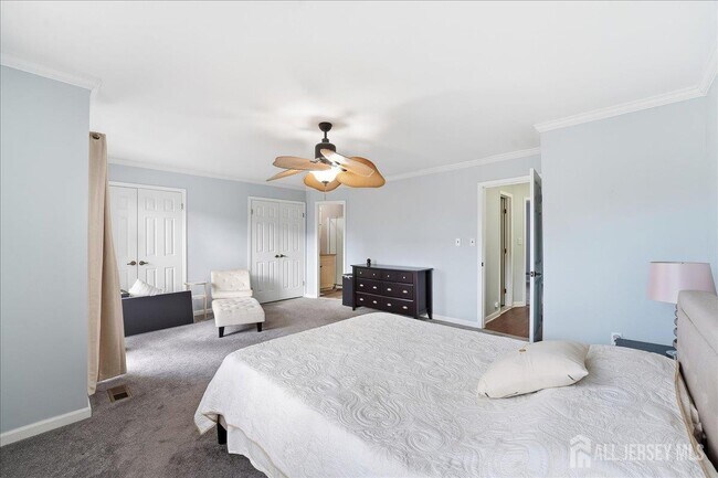 Building Photo - 2606 Trafalgar Square