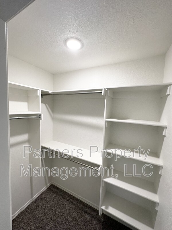 Building Photo - 928 S Amarillo Ave