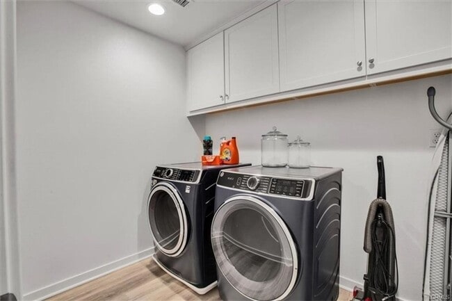 Building Photo - Stunning and Spacious 5BR 3BA Home w/ Solar Panels + Community Pool + Basketball/Tennis Court + S...