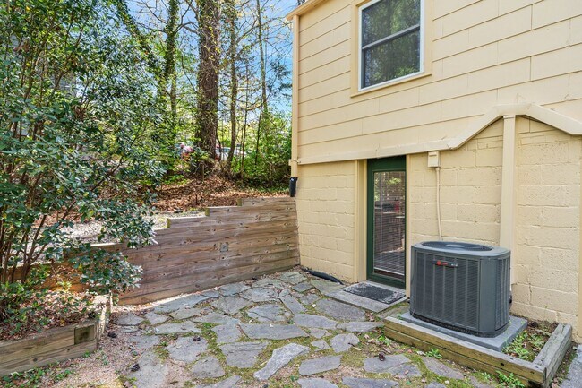 Building Photo - 200 Purefoy Rd