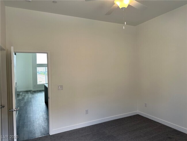 Building Photo - 1180 Blossom Pt St