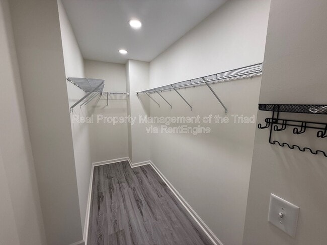 Building Photo - 1311 Red Deer Dr