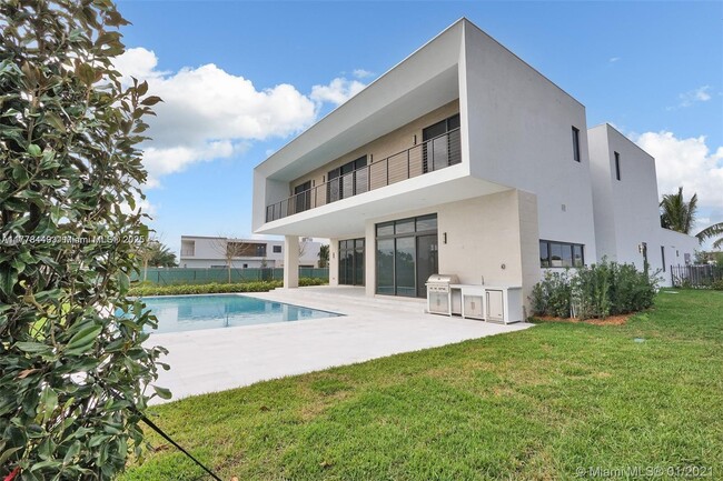 Building Photo - 16512 Botaniko Dr N