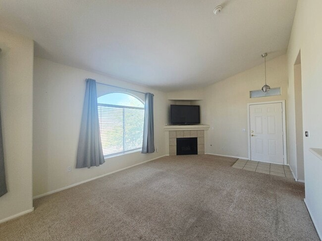 Building Photo - CHARMING 2BD/2BA CONDO IN HENDERSON! W/ COMMUNITY POOL
