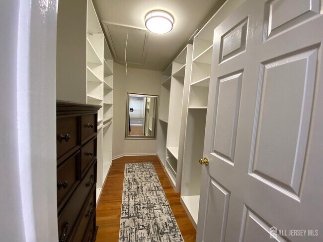 Building Photo - 2 Hampshire Pl