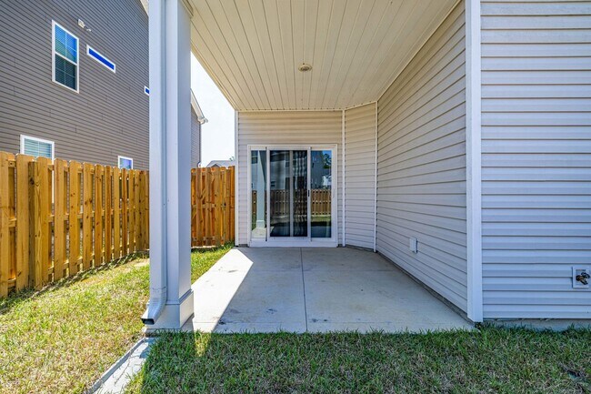Building Photo - 408 Blockade Shl Ln