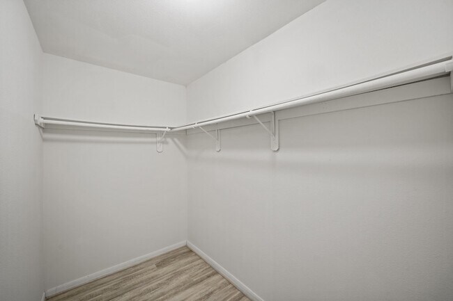 Building Photo - 4636 Mayflower St