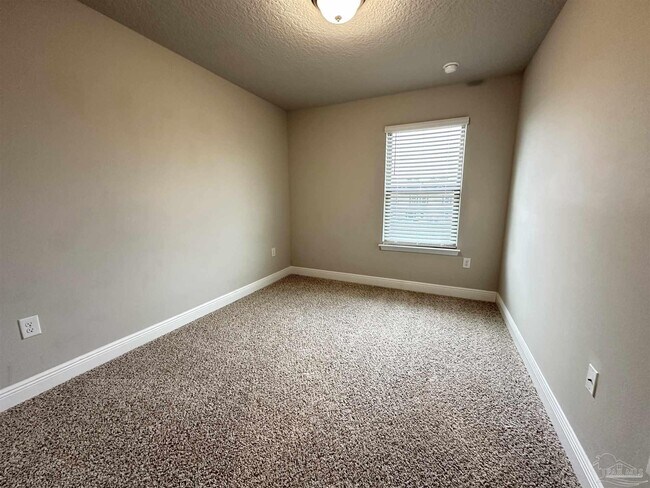 Building Photo - 308 S F St