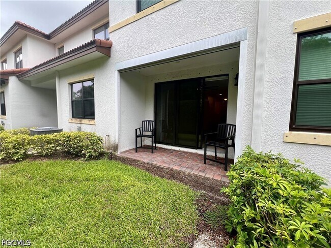 Building Photo - 15850 Portofino Springs Blvd