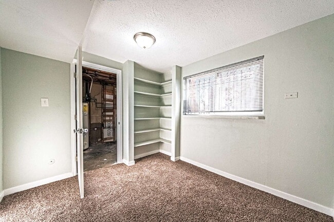 Building Photo - 5 bedrooms ,2 bathrooms and on 0.32 acres for rent