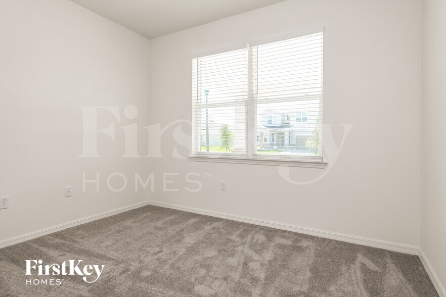 Building Photo - 1240 Spokane Pt